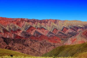 Serranía del Hornocal: El imponente Cerro de los 14 Colores