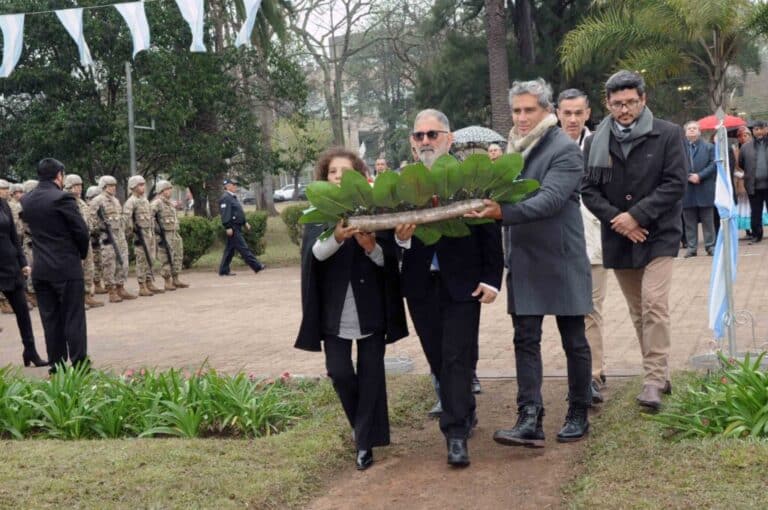 El intendente Jorge encabezó el homenaje al General San Martín.