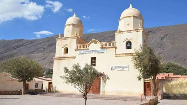 Semana Santa y Peregrinación de la Virgen de Copacabana de Punta Corral: Fe, Cerros y Devoción en Jujuy