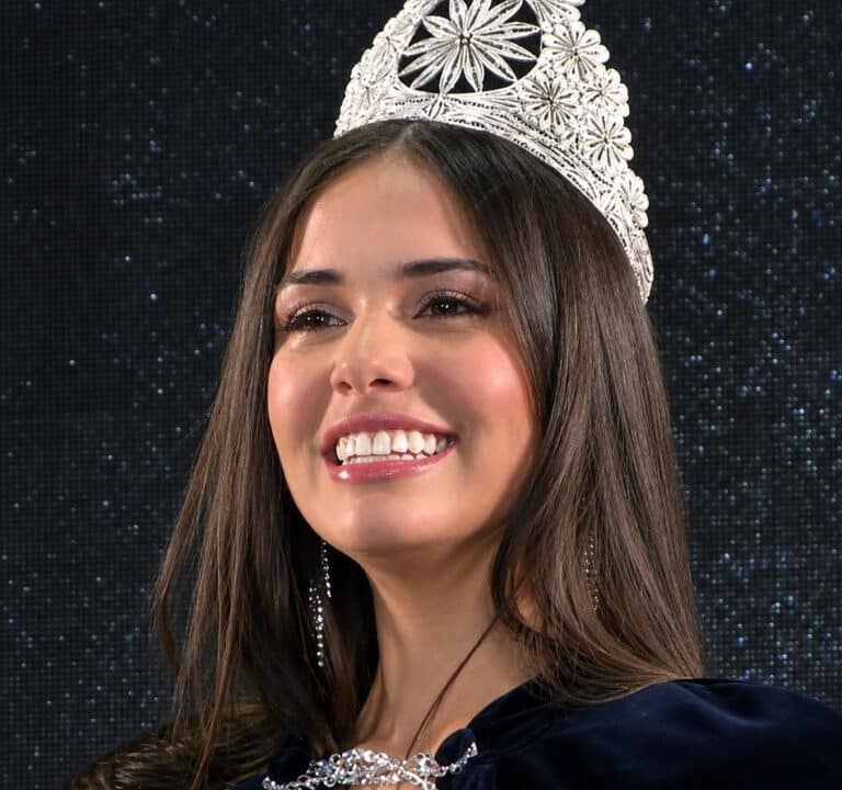 En Jujuy Constanza le vuelve dar a Santiago del Estero una Reina Nacional de los Estudiantes después de 10 años.