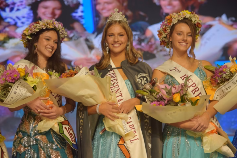 Clara Zamar Veritier fue coronada como nueva Representante Capital de la Fiesta Nacional de los Estudiantes 2026.